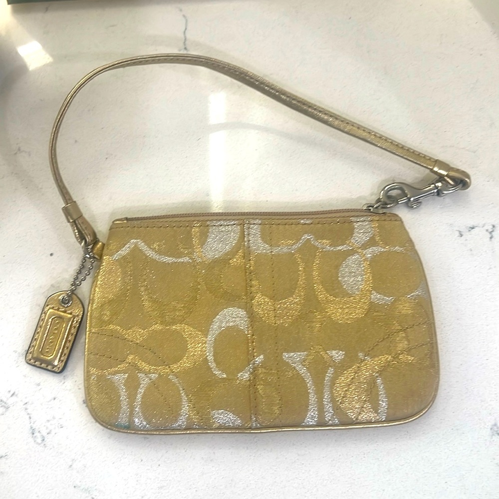 Coach wristlet w gold & sliver signature C’s with coach hangtag & pink interior